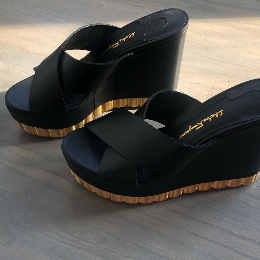 Ferragamo Nicosia summer sandal size 7c